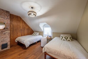 Luxury House, 6 Bedrooms, Private Pool, Pool View | Premium bedding, iron/ironing board, travel crib, free WiFi