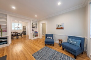 Luxury House, 6 Bedrooms, Private Pool, Pool View | Living area | 55-inch Smart TV with cable channels, fireplace, streaming services