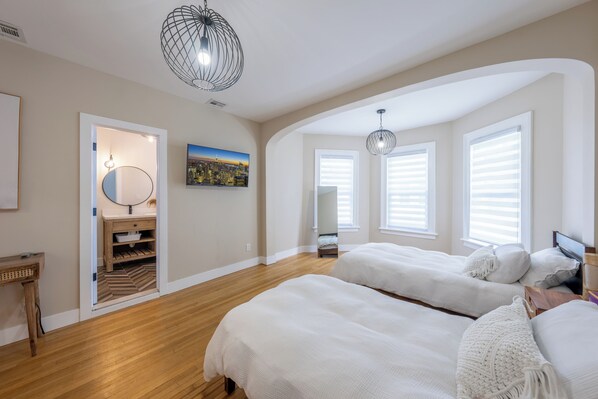 Luxury House, 6 Bedrooms, Private Pool, Pool View | Premium bedding, iron/ironing board, travel crib, free WiFi