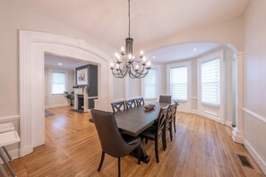 Luxury House, 6 Bedrooms, Private Pool, Pool View | Dining room