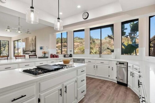 Hilltop Villa_Amazing Pool+Views