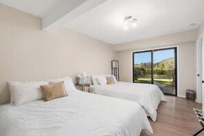 8 bedrooms, desk, iron/ironing board, travel crib