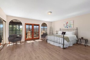 8 bedrooms, desk, iron/ironing board, travel cot