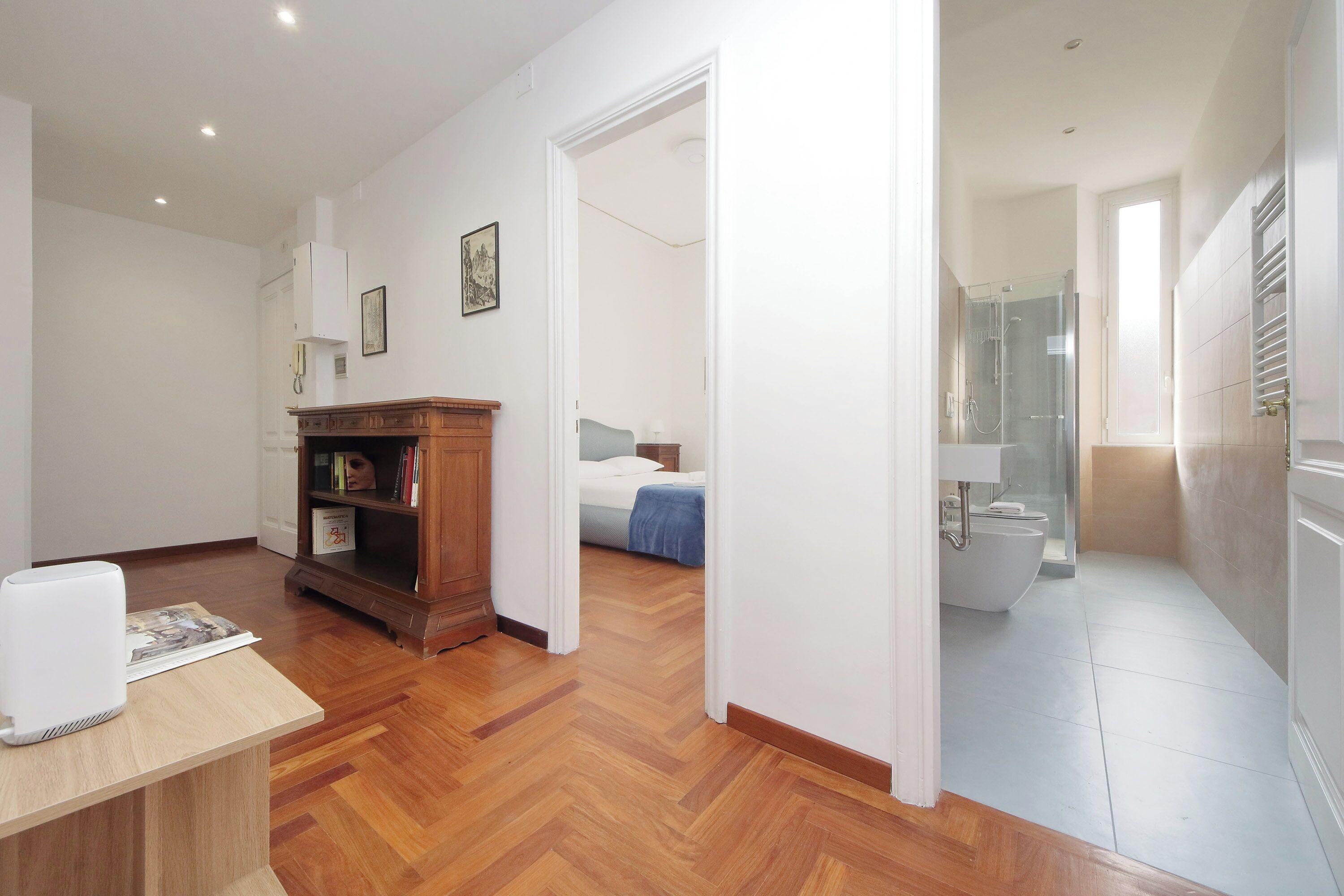 3 habitaciones, tabla de planchar con plancha y wifi gratis 