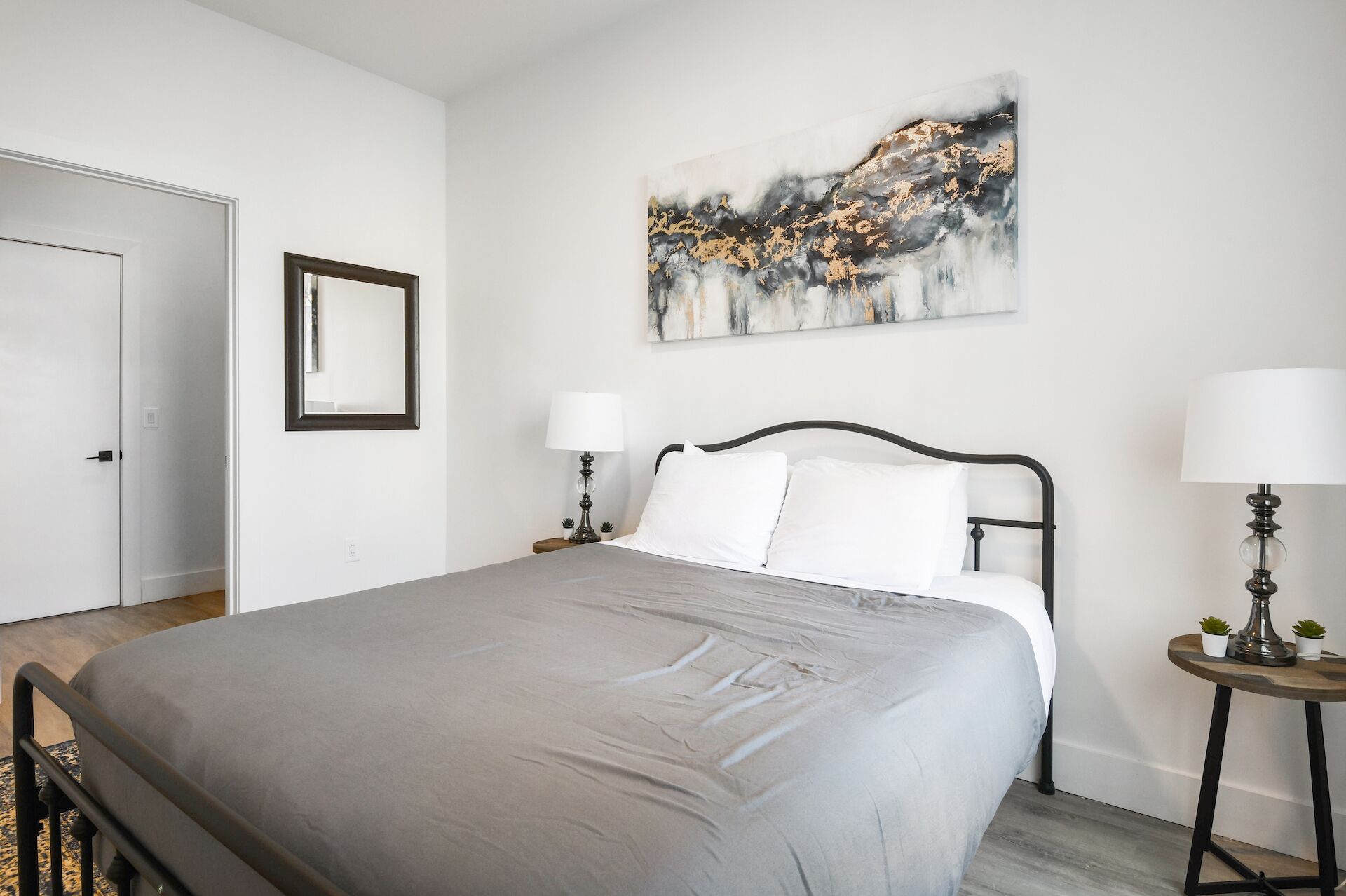 1 makuuhuone, silitysrauta/-lauta, vuodevaatteet