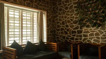 House, 4 Bedrooms, Accessible, Smoking | Interior