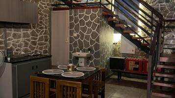 House, 4 Bedrooms, Accessible, Smoking | Living room