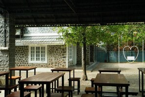 منزل - ٤ غرف نوم - تجهيزات لذوي الاحتياجات الخاصة - للمدخنين | تناول الطعام