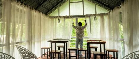 House, 4 Bedrooms, Accessible, Smoking | Dining room