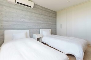 3 slaapkamers, een strijkplank/strijkijzer, wifi, beddengoed