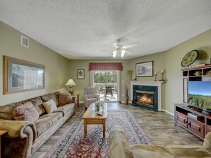 Smart TV, fireplace