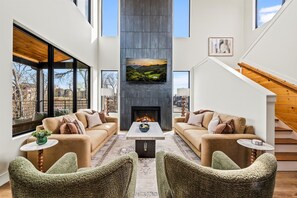Smart TV, fireplace