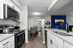 Fridge, microwave, oven, stovetop - Beautiful 2BD/2BA in University Hills 3041 (Austin)