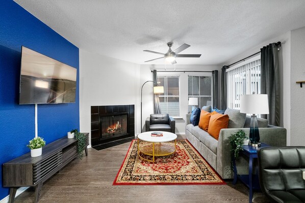 Smart TV - Beautiful 2BD/2BA in University Hills 3041 (Austin)