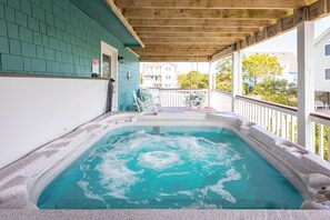 Outdoor spa tub - Corolla Oceanside Pool, Spa, & Game Room (Corolla)