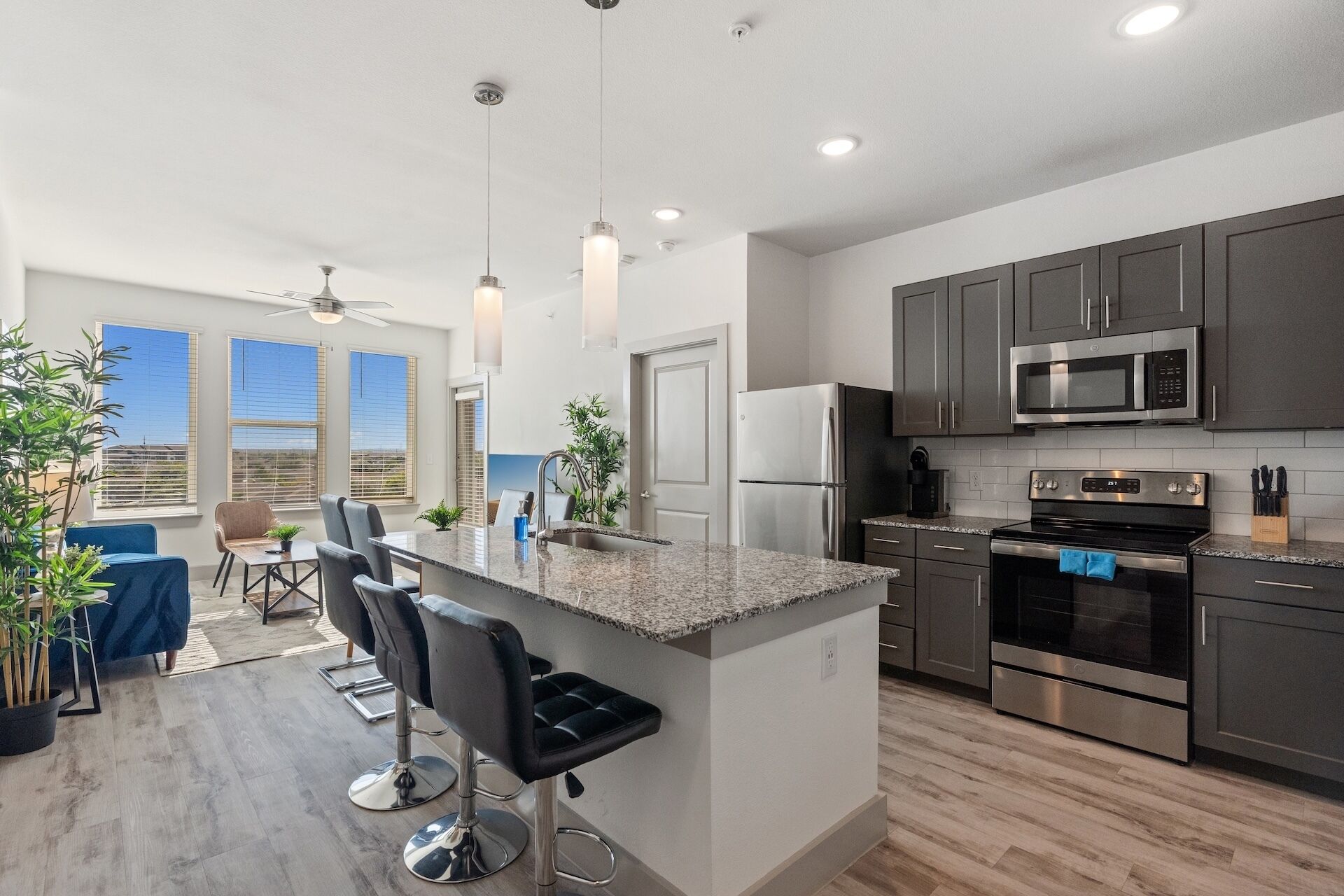 冰箱、微波炉、烤箱、炉灶