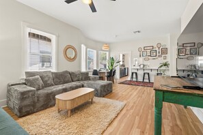 تلفزيون ذكي، ألعاب فيديو، ستيريو