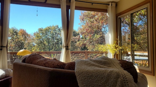 Private Mountain Sanctuary • Hot Tub • Healing & Meditation • Scenic Views