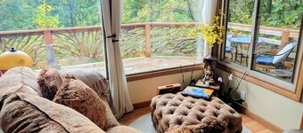 Mountain Retreat • Sauna • Hot Tub • Healing & Meditation • Scenic Views