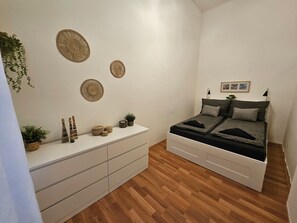 1 غرفة نوم ومكواة/لوح كي وواي فاي وملاءات أسرّة