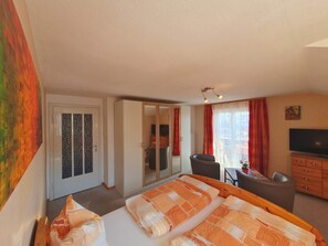 2 bedrooms, WiFi, bed sheets - Haus Hindelang | 2 Apartments | Mountain View + Königscard (Nesselwang)