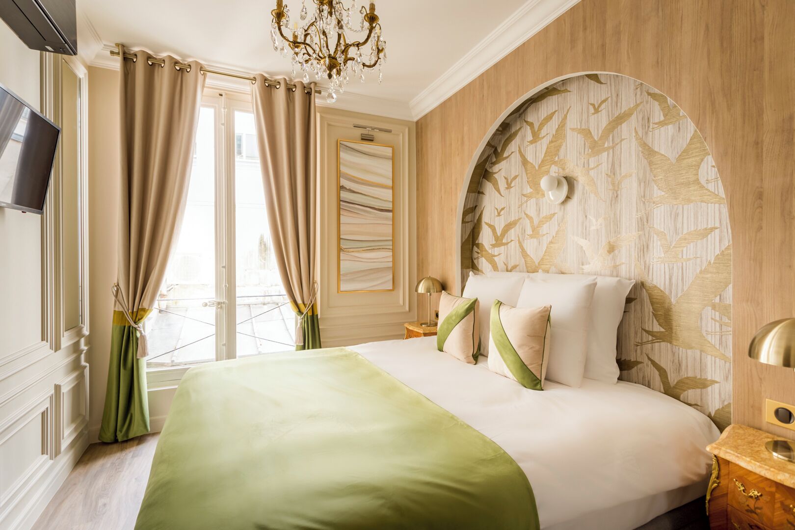 Hypo-allergenic bedding, pillow-top beds, in-room safe