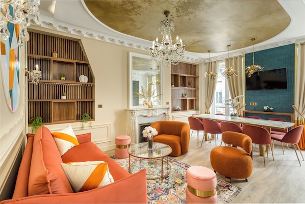 Apartment, City View | Living area | 43-inch Smart TV with cable channels, Netflix, streaming services - Merveil Luxury Suite - Boissy (Paris)