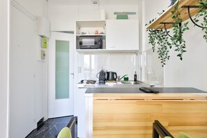 Fridge, microwave, stovetop, coffee/tea maker