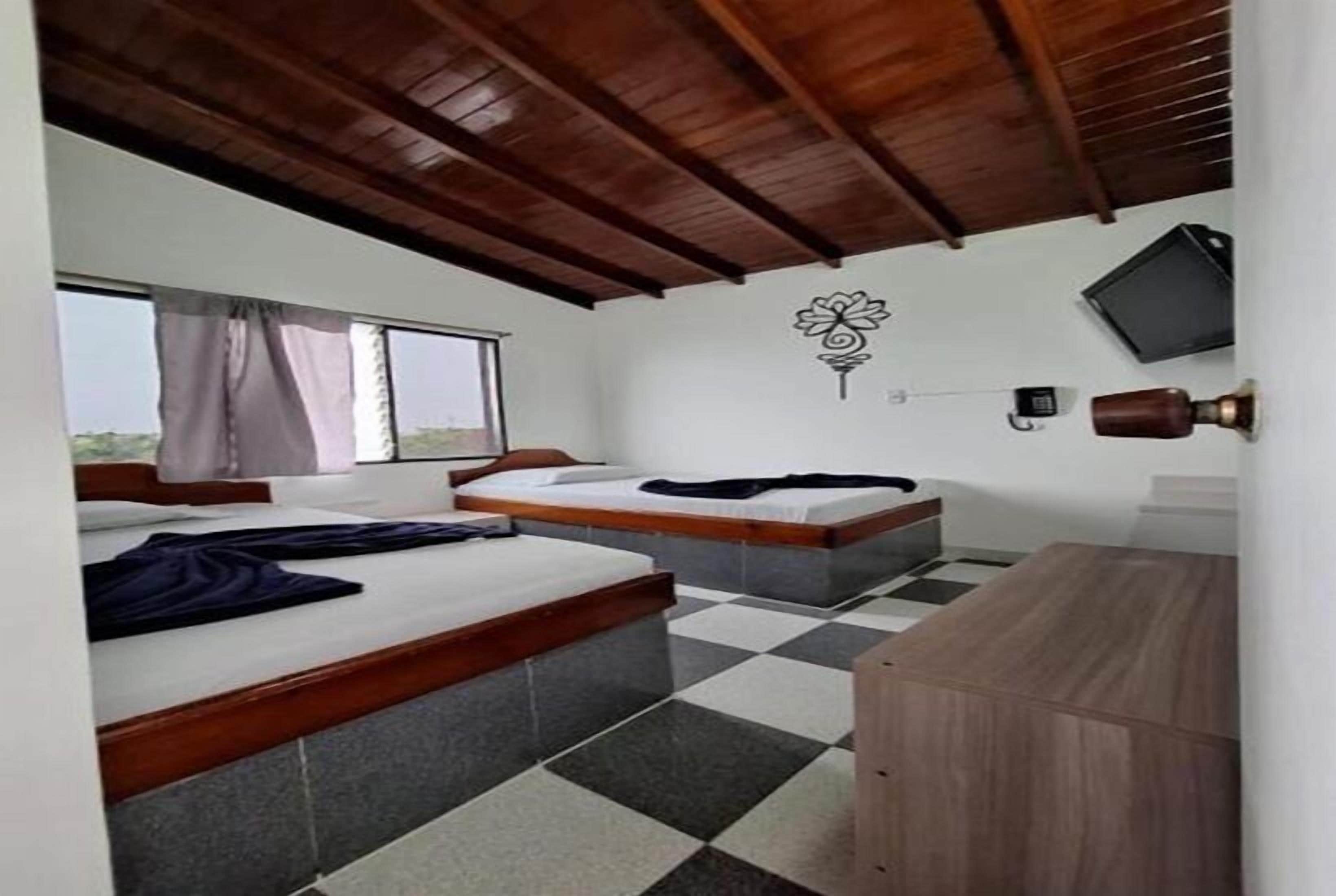 Habitación estándar con 2 camas individuales, vista a la ciudad | Wifi gratis 