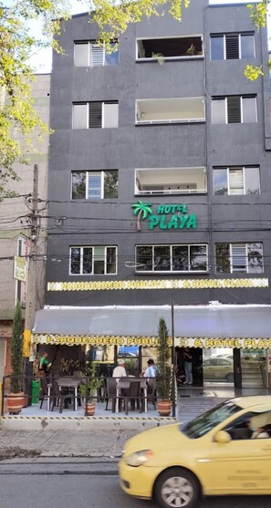 Fachada de la propiedad