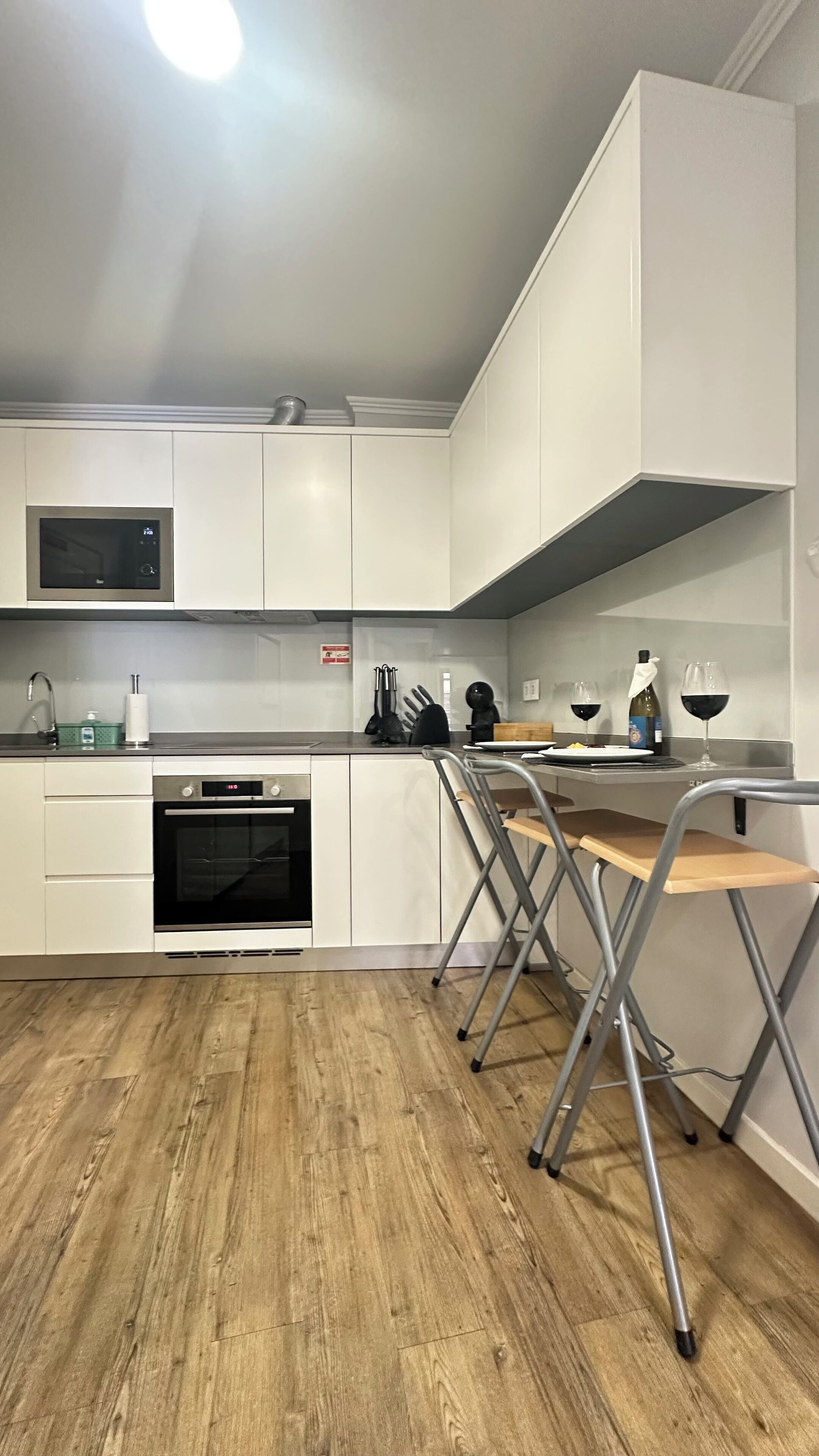 Departamento Deluxe, 1 cama Queen size y sofá cama, Terraza | Cocina privada | Refrigerador, microondas, horno y parrilla de estufa 