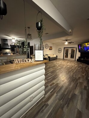 Interior - Fabulous 4 Bedroom Family-Friendly Cottage w/ Large Fenced Yard in Newberry, FL (Newberry)