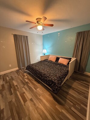 Room - Fabulous 4 Bedroom Family-Friendly Cottage w/ Large Fenced Yard in Newberry, FL (Newberry)
