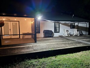 Terrace/patio - Fabulous 4 Bedroom Family-Friendly Cottage w/ Large Fenced Yard in Newberry, FL (Newberry)