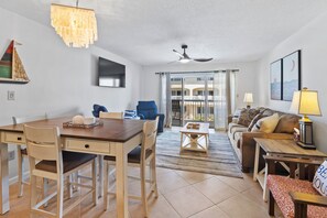 Apartment, Mehrere Betten, Balkon, Meerblick (Win-San A213) | Wohnbereich