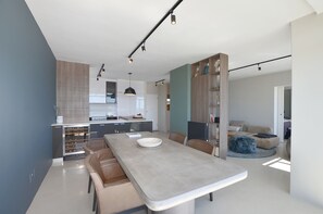 Dining - Beautiful apartment with sea view, quiet in Sea Point Cape Town (Cape Town)