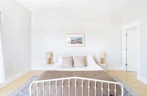 6 室のベッドルーム、アイロン / アイロン台、WiFi (無料)、ベッドシーツ