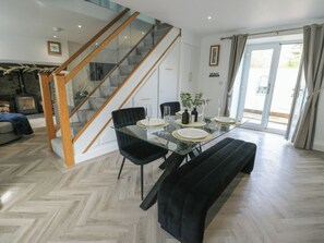 Cottage | Dining - Rhows (Llanfairpwllgwyngyll)