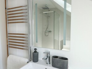 Cottage | Bathroom