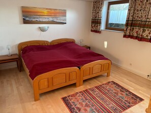 4 bedrooms, WiFi, bed sheets - Holiday Home "Unteres Hart" – Spacious and Comfortable (Gomadingen)