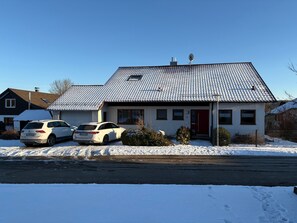 Exterior - Holiday Home "Unteres Hart" – Spacious and Comfortable (Gomadingen)