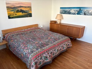 4 bedrooms, WiFi, bed sheets - Holiday Home "Unteres Hart" – Spacious and Comfortable (Gomadingen)