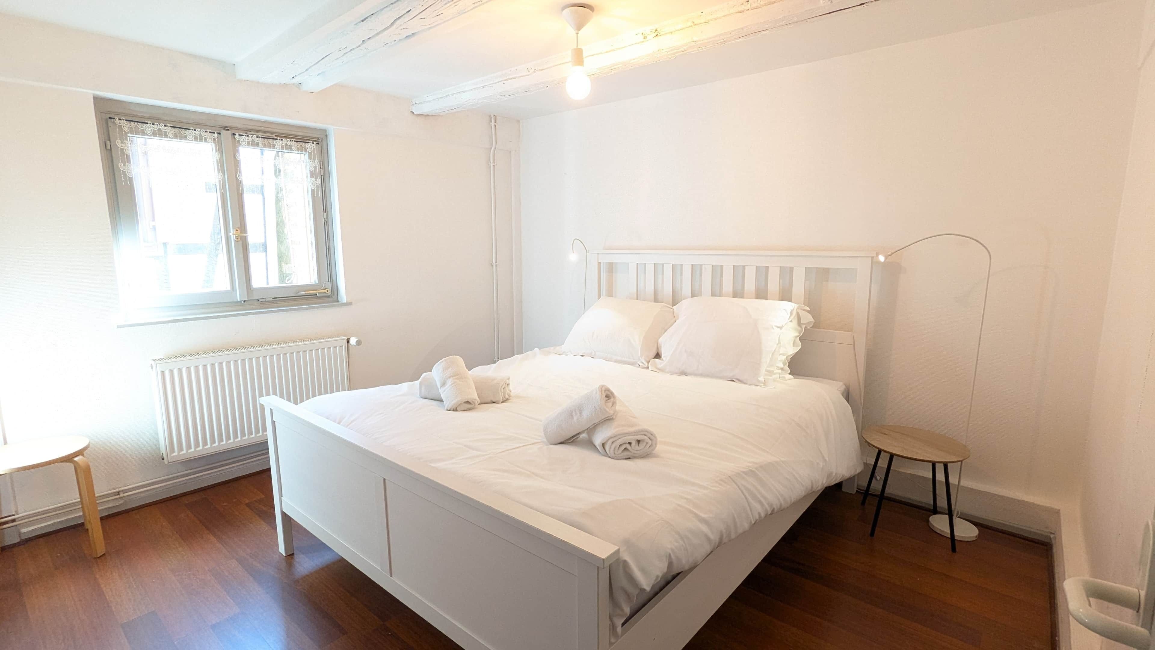 2 bedrooms, iron/ironing board, WiFi, bed sheets