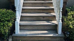 A house with a red door, white railings, and a number 16 sign. - Marvelous 4-bedroom, 2-bath home with AC and private backyard close to the beach (Narragansett)