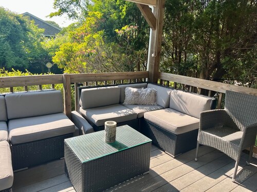 Marvelous 4-bedroom, 2-bath home with AC and private backyard close to the beach