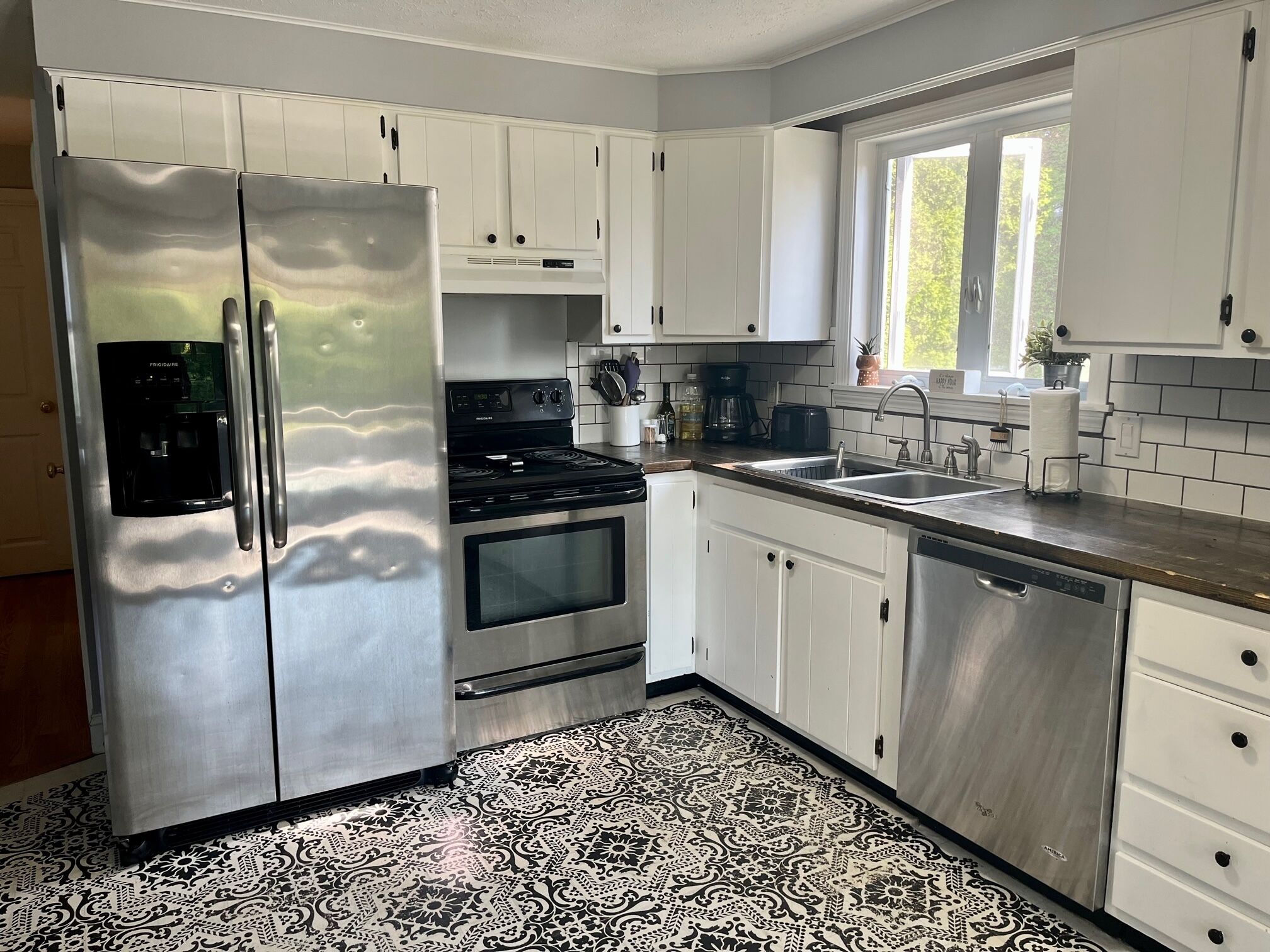 Refrigerador, microondas, horno y parrilla de estufa 