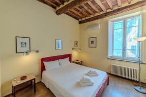 4 makuuhuonetta, silitysrauta/-lauta, internet, vuodevaatteet