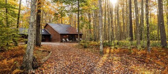 BL02- New! Private cabin in the woods! Fireplace!