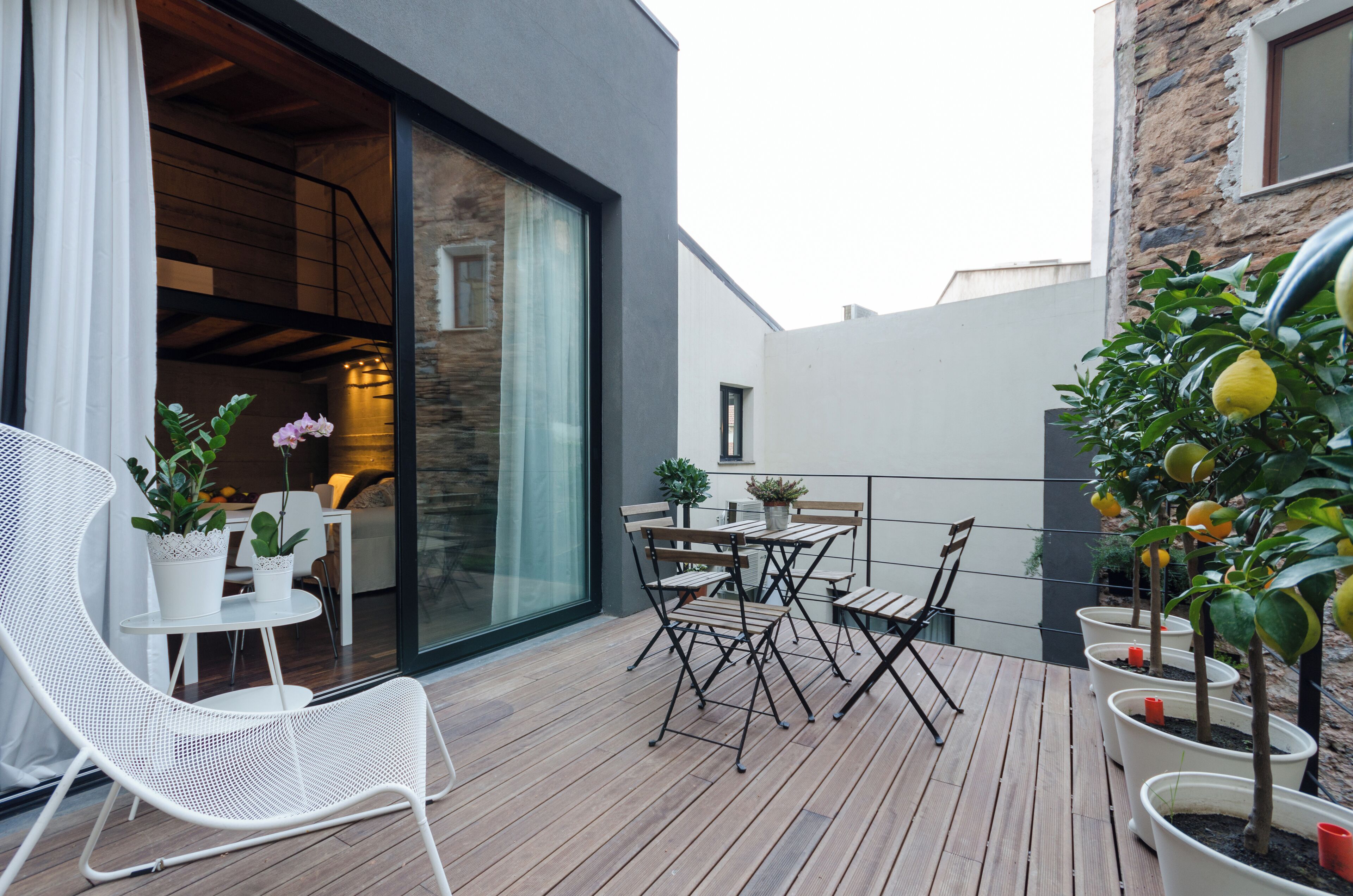 Dupleks Keluarga, pemandangan halaman | Teras/patio