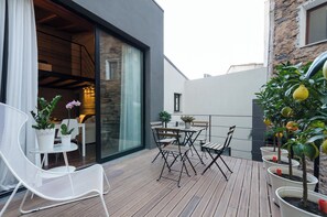 Family Duplex, Courtyard View | Terrace/patio